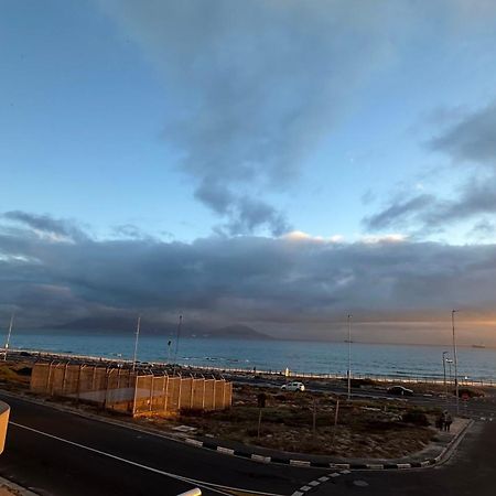 Oceansnest Guest House Bloubergstrand Extérieur photo